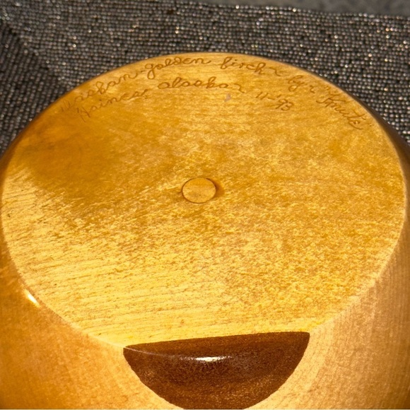 Handturned Alaskan Golden Birch Bowl – Signed by Lowell “Knute” Knutson. - Picture 5 of 11